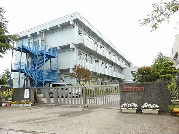 市原市立姉崎小学校 徒歩7分。歴史と伝統を重んじる校風。「ALL FOR ONE」を合い言葉にされています。 515m