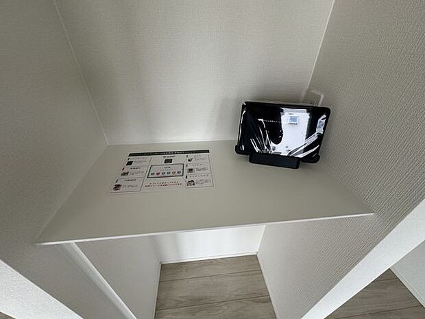 【アイディホーム多機能タブレット/2号棟】 住宅用のスマートリモコンです。暮らしの快適性を支える機能がまとまった、便利なアイテムです。