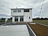 駐車場：【駐車場/4号棟】住居の南側に駐車スペースが確保されています。駐車スペースに車がない時には、お子様の屋外遊びスペースとしても重宝しそうです。