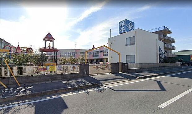 やまと幼稚園 徒歩8分。マイクロバスによる送迎有。預かり保育(18:00まで)も実施されています。 580m