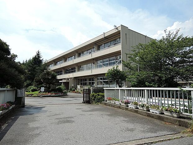 市原市立菊間中学校 徒歩23分。「豊かな心と夢を持ち たくましく生きる生徒の育成」が、学校教育目標に掲げられています。 1800m