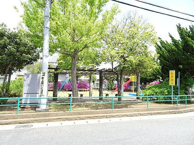 村田南公園 徒歩11分。落ち着いた住宅街にある公園です。すべり台やブランコ、鉄棒、砂場などが設置されています。 870m