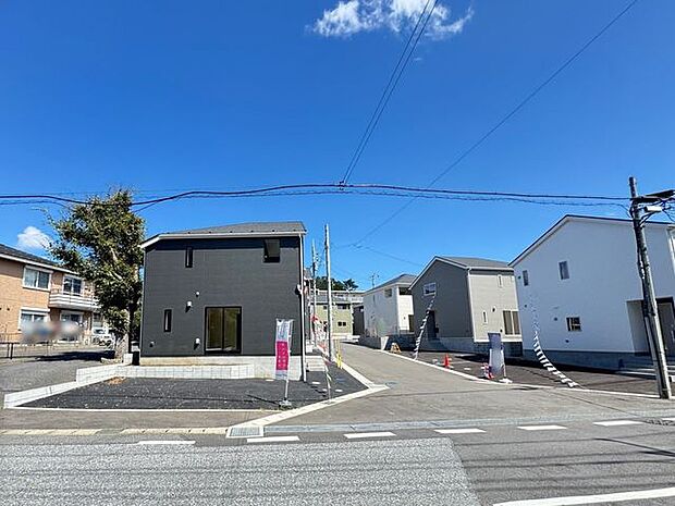 【現地外観写真/1号棟】市原市立国分寺台小学校まで徒歩10分(約797m)、市原市立国分寺台中学校まで徒歩8分(約583m)。子育て世帯にもおすすめの立地です。
