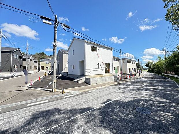 【全体の外観】市原市諏訪2丁目に全21棟の美しい街並みが誕生。小・中学校や公園が身近に揃う、ファミリー世帯にも嬉しい立地です。