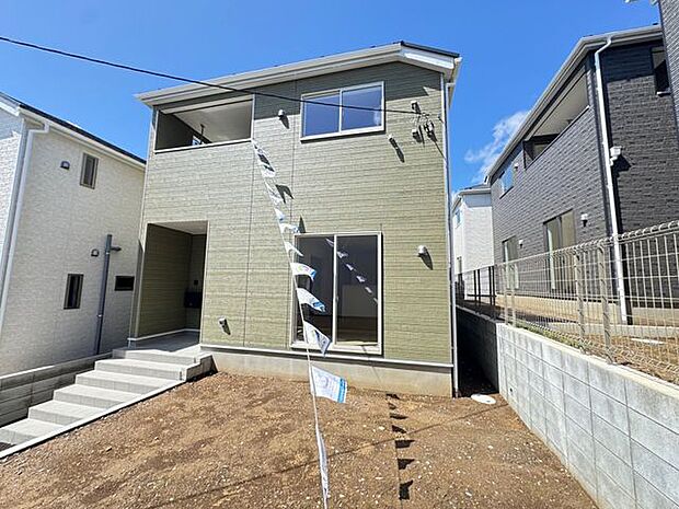 【現地外観写真/13号棟】敷地面積は約148.84m2(約45.02坪)。前面道路から奥まった立地につき、プライバシーを確保しやすいです。