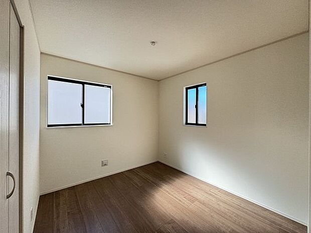 【洋室/同仕様】子供部屋や趣味部屋、ゲストルームなど多用途にご活用可能です。※実際とは異なる場合があります。