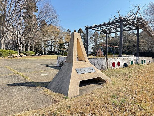 城北公園 徒歩7分。 550m