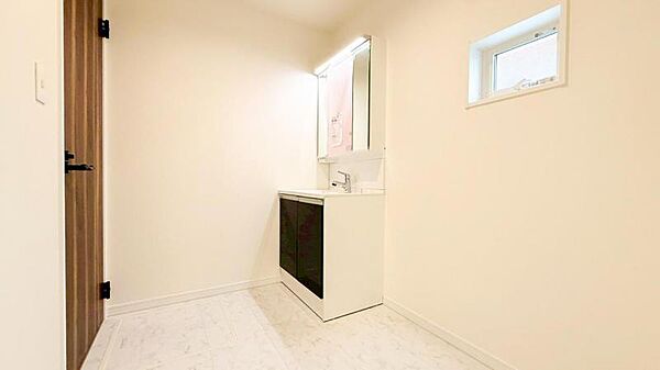 【洗面・脱衣所】使用頻度の高い場所だからこそ便利な空間に。多人数での使用も考えた便利な空間です