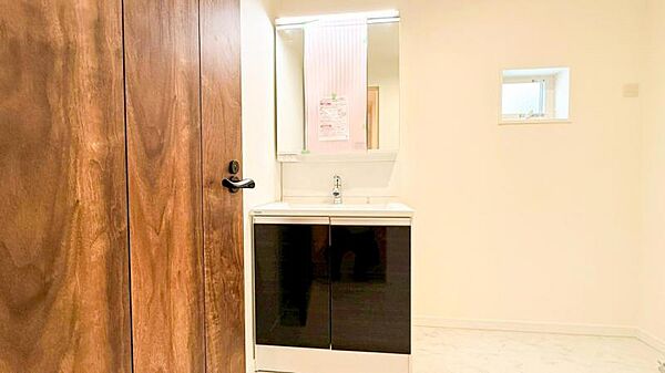 【洗面・脱衣所】使用頻度の高い場所だからこそ便利な空間に。多人数での使用も考えた便利な空間です