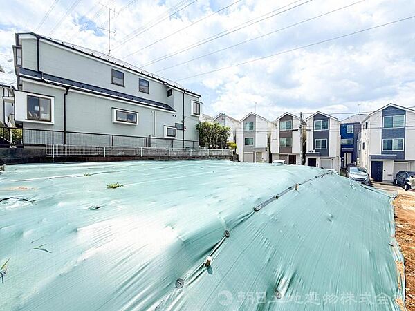 閑静な住宅地に馴染む落ち着いた色合いの贅沢な空間！！毎日のお散歩も快適なエリア！