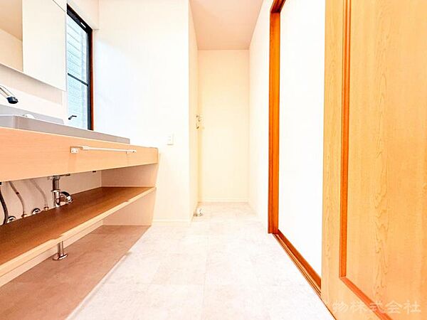【洗面・脱衣所】使用頻度の高い場所だからこそ便利な空間に。多人数での使用も考えた便利な空間です