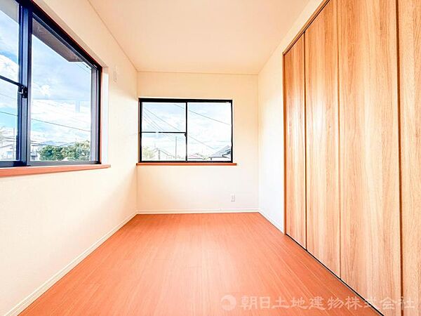 居室はひとり時間を過ごせる安らげるお部屋として活用できます！収納スペースあり！荷物が多くても十分！ベッドや勉強机、テレビなどを置きたい場合におすすめ！！過ごす時間が長くてもゆったり過ごせそうですね！