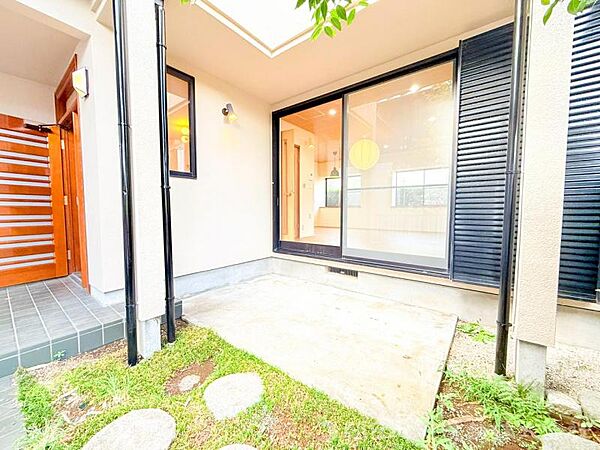 広々したお庭付き！ガーデニングやBBQなど色々な用途にお使いいただけます。