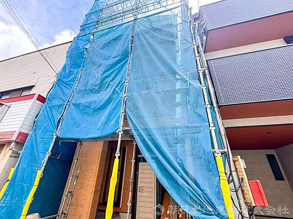 【外観】閑静な住宅地に馴染む落ち着いた色合いの贅沢な空間！！毎日のお散歩も快適なエリア！