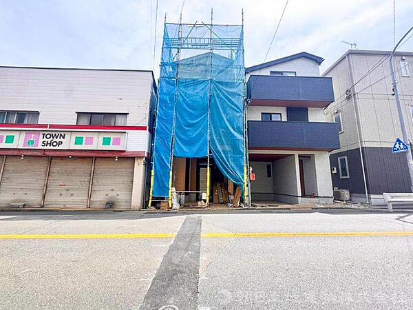 対面の住宅まで開放感が御座います。他者の視線を気にせず気持ちよく過ごしていただけます。
