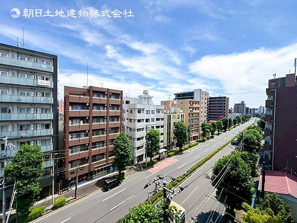 【眺望】視線を遮る建物がなく、開放的で、他人の視線を感じにくい環境です。