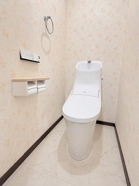 【トイレ】ウォシュレット、保温機能付き便座など充実の設備です　お掃除がしやすくストレスフリー！！