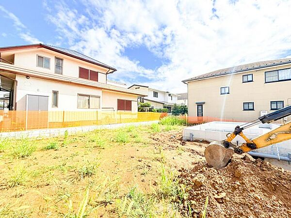 【第一種低層住居専用地域内】2階建ての戸建てが建ち並びキレイな街並みとなっております。高層ビルなど少し圧迫感のある街並みが苦手な方にとってはとても良い環境です♪