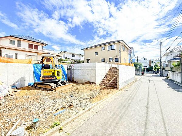 家と家の間隔が広く圧迫感が御座いません。隣地への振動、騒音を気にせず、プライベートな空間が確保されております。