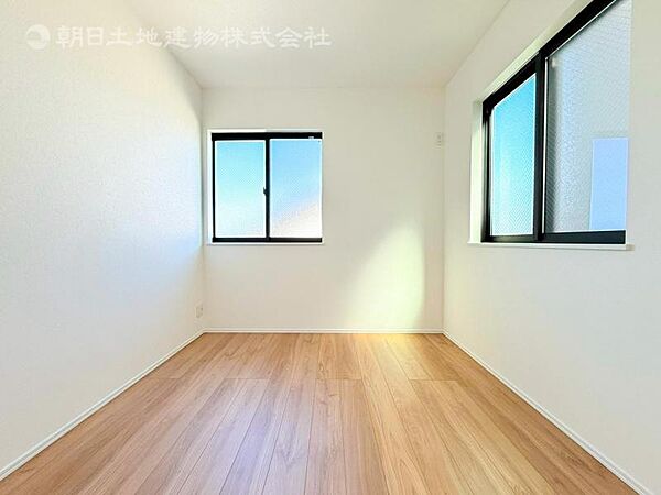 居室はひとり時間を過ごせる安らげるお部屋として活用できます！収納スペースあり！荷物が多くても十分！ベッドや勉強机、テレビなどを置きたい場合におすすめ！！過ごす時間が長くてもゆったり過ごせそうですね！