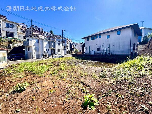 【外観】閑静な住宅地に馴染む落ち着いた色合いの贅沢な空間！！毎日のお散歩も快適なエリア！