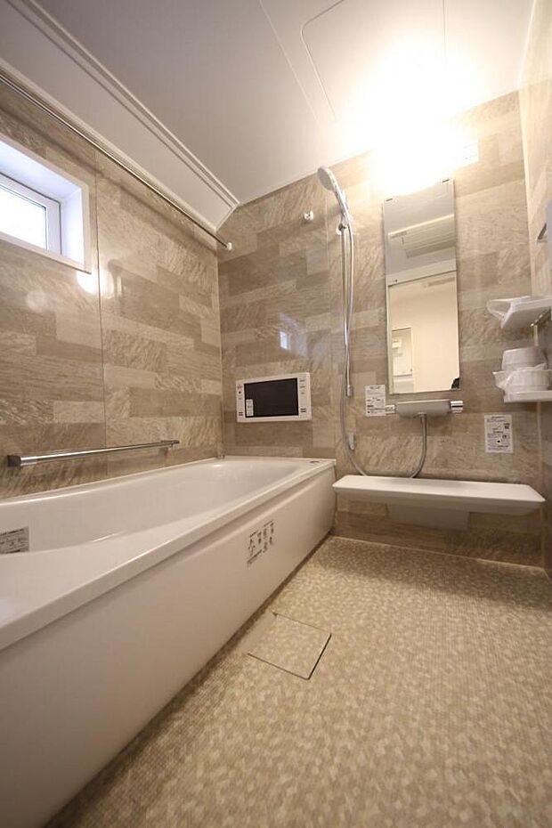 ■16型液晶パネルの浴室テレビ付き、追炊き機能＆浴室乾燥機付き浴室