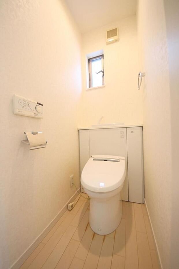 ■3階のトイレ、いつでも衛生的なウォシュレット付き