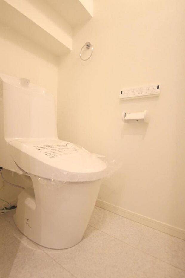 ■1階のトイレ、いつでも衛生的なウォシュレット付き