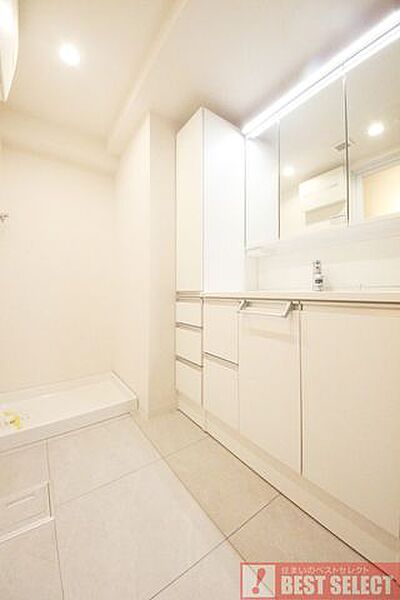 ■朝の身だしなみもしっかりとできる洗面化粧台