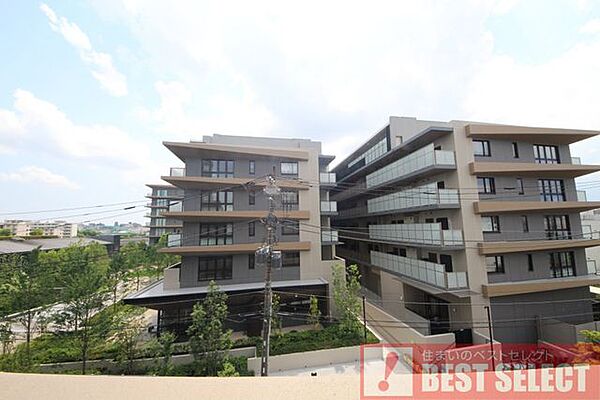 ■7階建て4階部分の南向き3方角住戸で陽当り良好