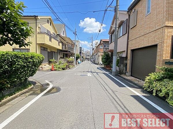 ■前面道路は北側6ｍ公道で車庫入れもスムーズ