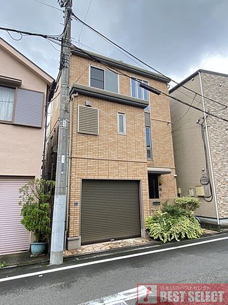 ■電動シャッター付きビルトインガレージ