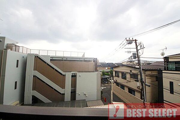 ■9階建て3階部分の南向き3方住戸で陽当り＆通風良好