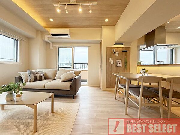 ■14階建て7階部分の南向き3方角住戸で陽当り＆眺望良好■専有面積：70．66平米の2ＬＤＫ