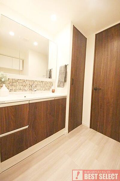 ■朝の身だしなみもしっかりとできる洗面化粧台