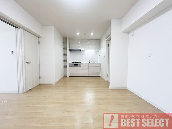 ■8階建て2階部分の南東向き住戸で陽当り良好■専有面積：52．30平米の2ＬＤＫ