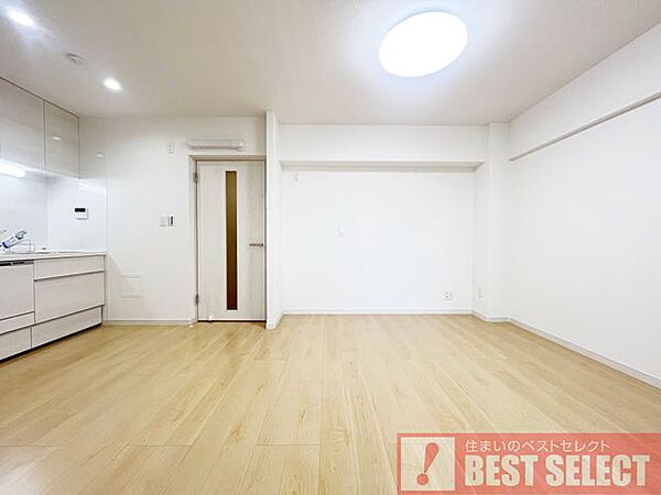 ■8階建て2階部分の南東向き住戸で陽当り良好