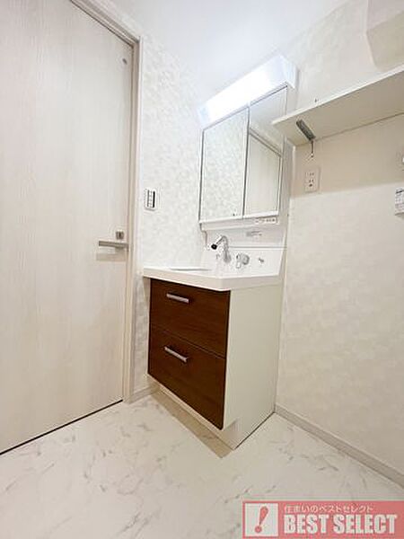 ■朝の身だしなみもしっかりとできる洗面化粧台