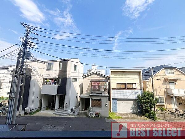 ■8階建て2階部分の南東向き住戸で陽当り良好