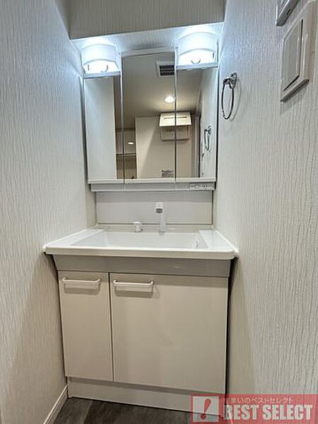 ■朝の身だしなみもしっかりとできる洗面化粧台