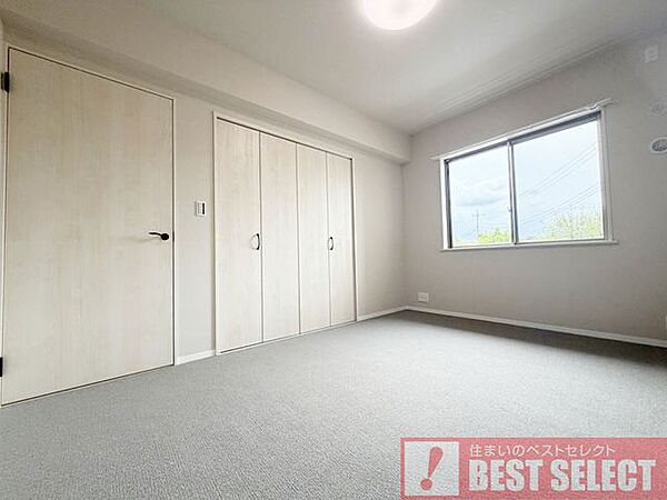 ■洋室約6．7帖、全室収納付きです。
