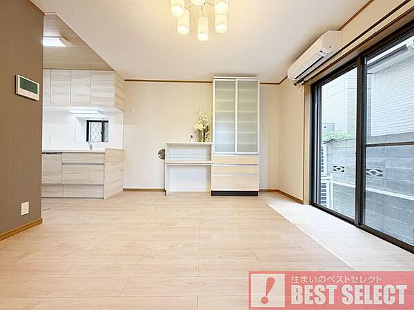■新規内装＆外装リフォーム施工済みでキレイなお住まい■建物面積：84．46平米の2階建て4ＬＤＫ