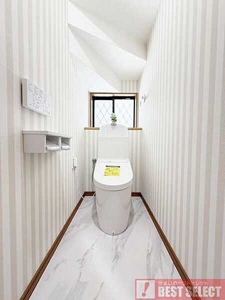 ■1階のトイレ、いつでも衛生的なウォシュレット付きです。