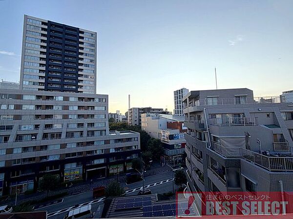 ■9階建て8階部分、日当たり＆眺望良好です