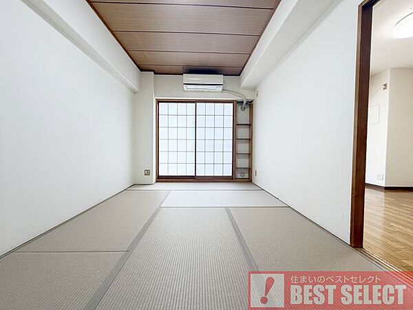 ■ダイニングキッチンと続間の和室7．5帖