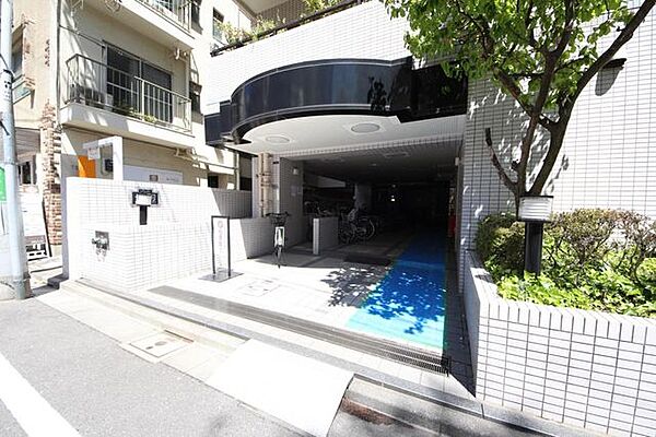 ■オートロック付きで安心のセキュリティ■荷物の受け取りに便利な宅配ボックス完備