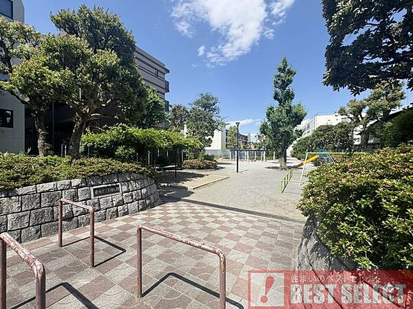板橋区立東坂下二丁目公園まで徒歩4分 320m