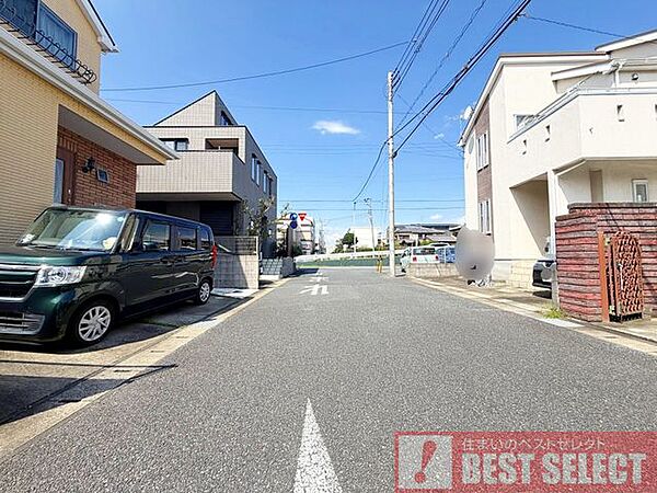 ■前面道路は北東側6ｍ公道、カースペース1台分あり