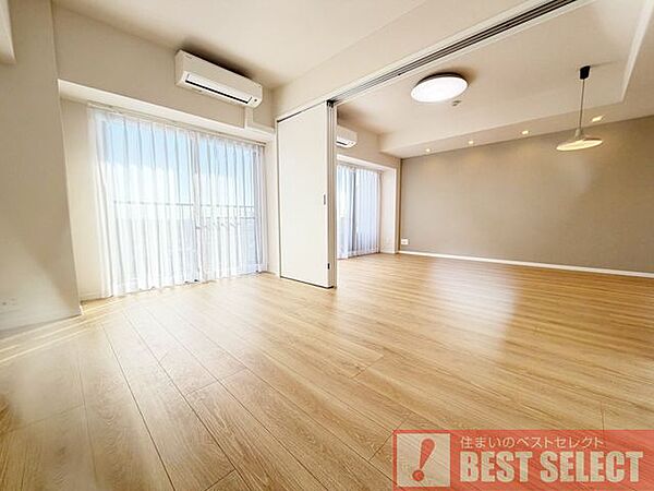 ■13階建て11階部分の南向き角住戸で陽当り＆眺望良好