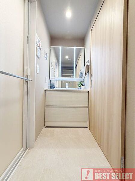 ■朝の身だしなみもしっかりとできる洗面化粧台